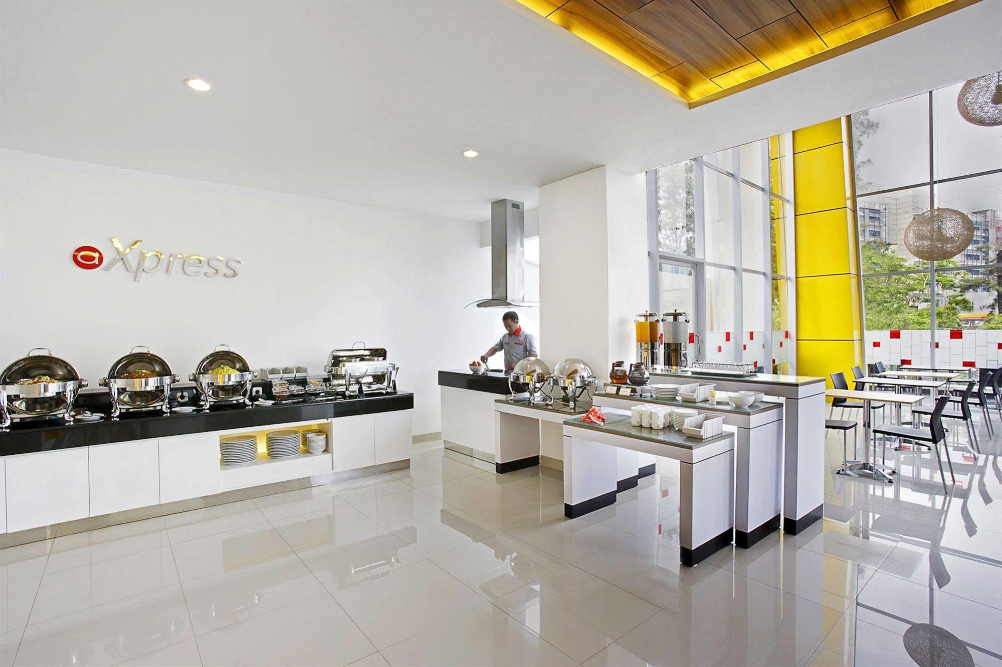 Amaris Hotel Dr. Susilo Grogol Jakarta Eksteriør billede
